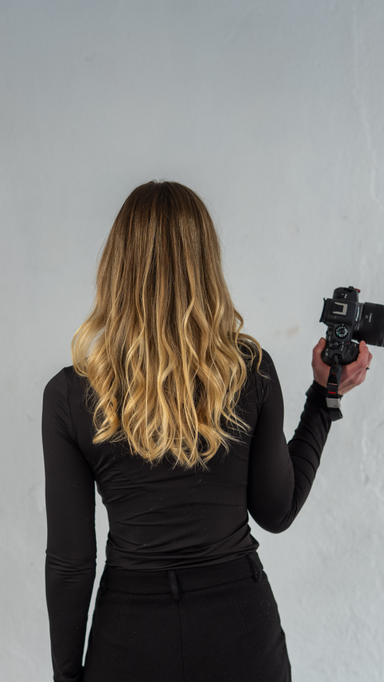 Profesjonalny twórca wideo Więcej Niż Rolki z kamerą na planie